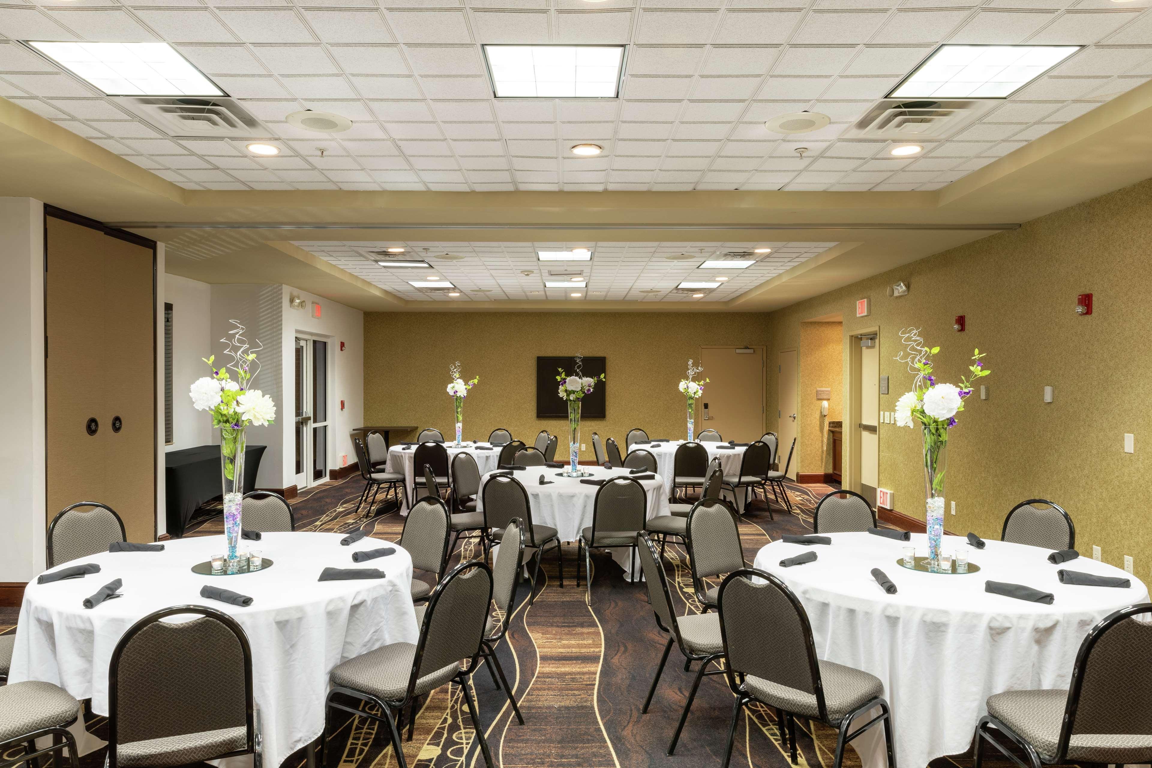 Hilton Garden Inn West Des Moines Ngoại thất bức ảnh